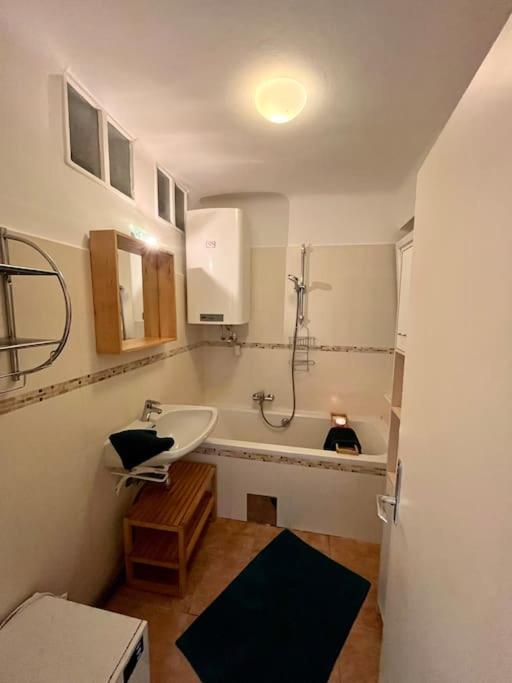 Wohnung Naehe Lkh Und Der Med Uni グラーツ エクステリア 写真